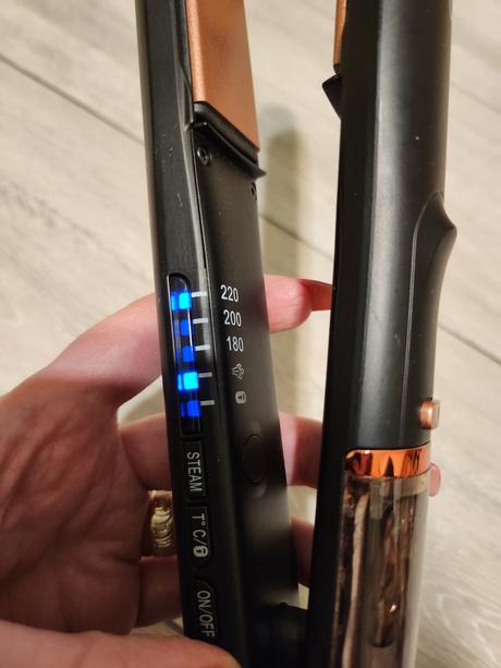 Parnááá žehlička na vlasy..., 