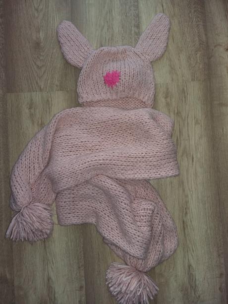 Šál a čiapka v jednom zn.river island, 