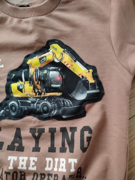 Blikajúca mikinka, 98