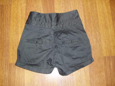 Kraťasy s vyšším pásom s, s