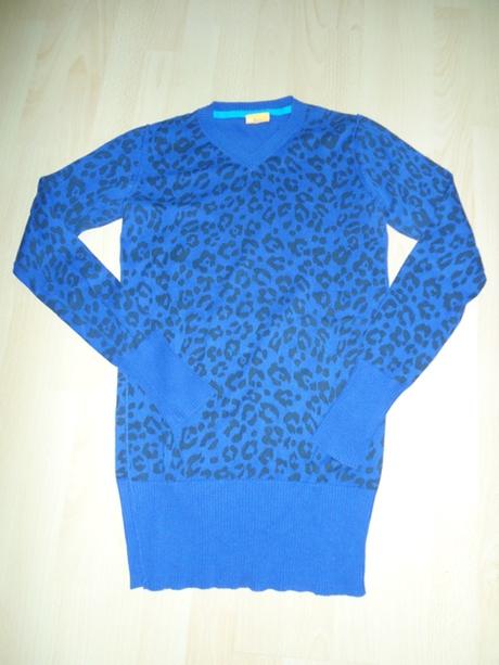 Tmavomodry sveter, 176