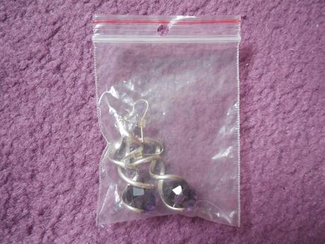 Fialove zatocene nausnicky, 