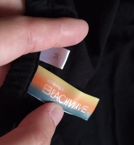 Šaty s odhalenými ramenami, m