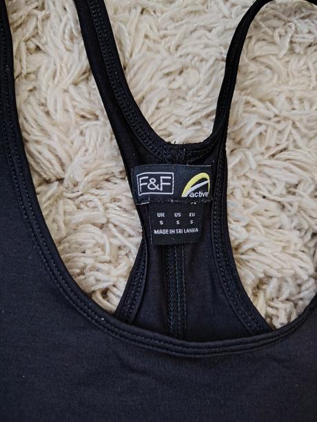 Neónovo ružové a čierne tielko na šport, puma,s