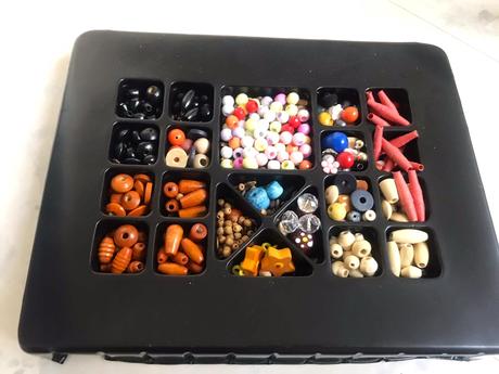 Sada navliekacích koráliek,