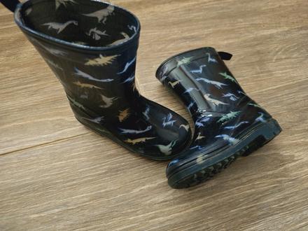 Gumáky dino č.24-25, 24