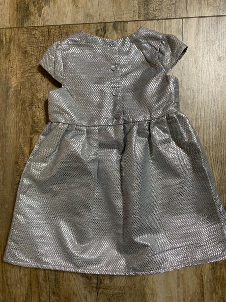 Strieborné šaty, 92