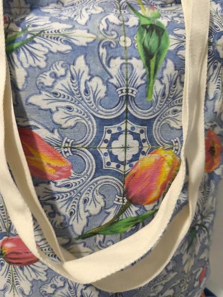 Taška tulipány na modrom, 