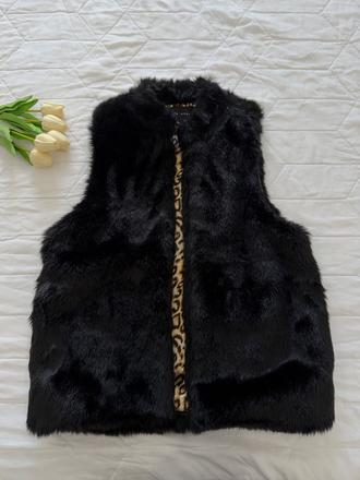 Luxusná čierna kožušinová vesta, gate,s