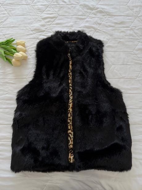 Luxusná čierna kožušinová vesta, gate,s
