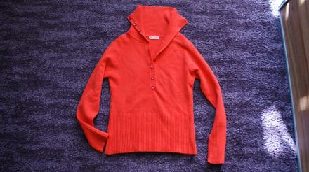 Svetrik sytocervenej farby s/m, s