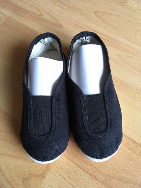 Cierne platenky (cvicky) - velkost 26, decathlon,26