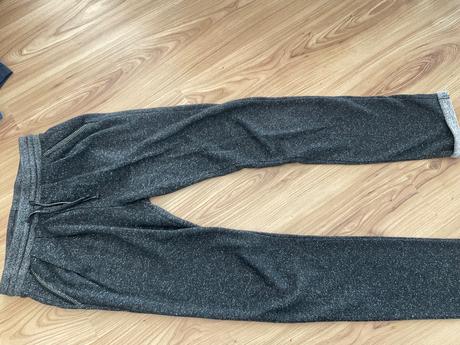 Dievčenské tepláky, 164