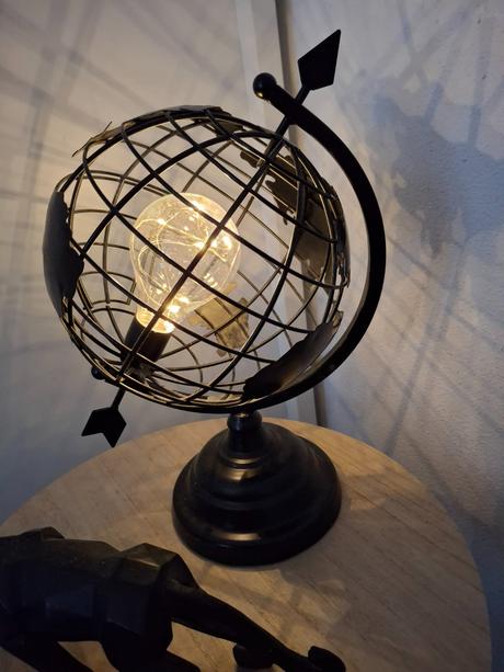 Stolová - nočná led lampa globus , da sa zasvietit,