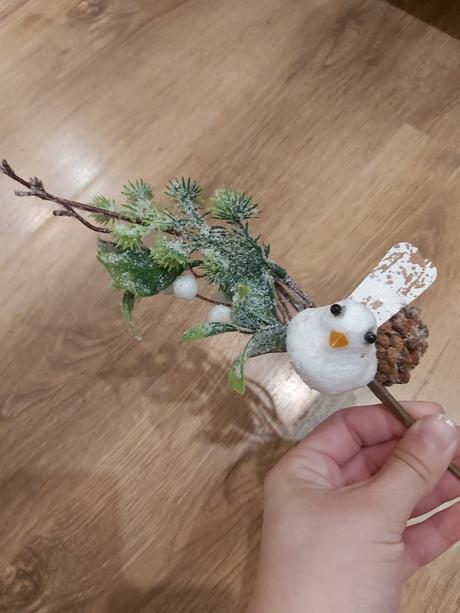 Ozdobný konárik s vtáčikom., 