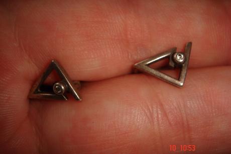 Trojuholnikove nausnicky s kamienkom, 