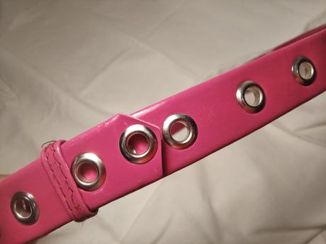 Ružový opasok, c&a