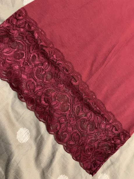 Tielko s čipkou, 36