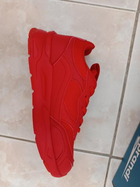 Červené tenisky, sprandi,36