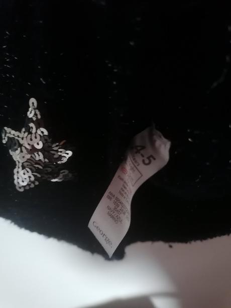 Teplucky pulover s trblietavými hviezdami, 122