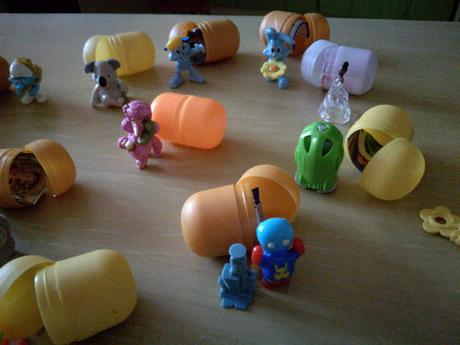 Kinder hračky - kompletné,