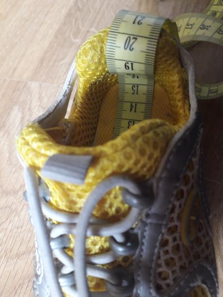 Zlto sede botasky nasuchovacky, 24