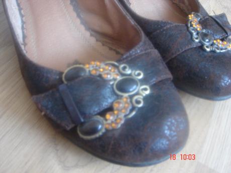 Hnede nizke lodicky s brosnou - dizajn popraskanej, 39