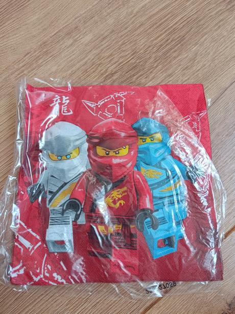 Servitka a pohare ninjago,