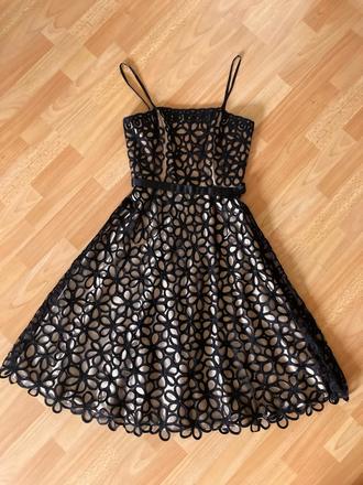 Spoločenské šaty so všitým korzetom, 38