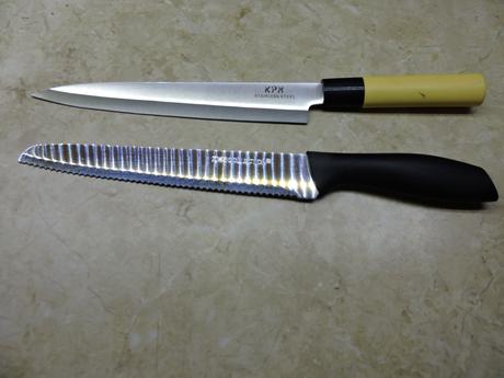 Nôž na chlieb z nerezovej ocele,