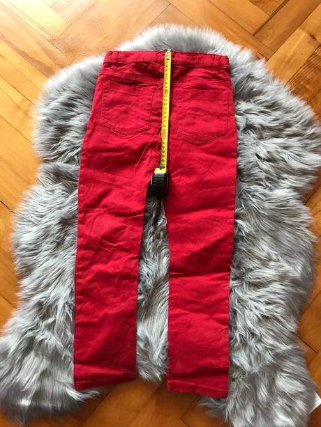 Červené rifľové nohavice, 128