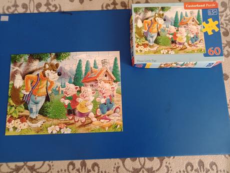 Puzzle zn.castorland tri prasiatka 5+,