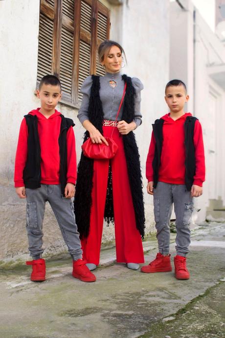 Červená mikina, 128