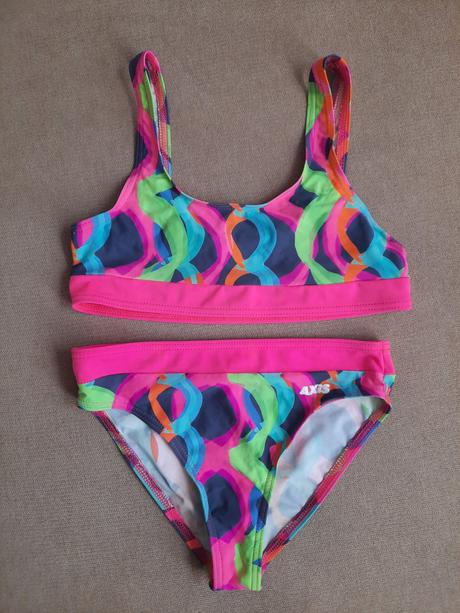 Dievčenské plavky, 134