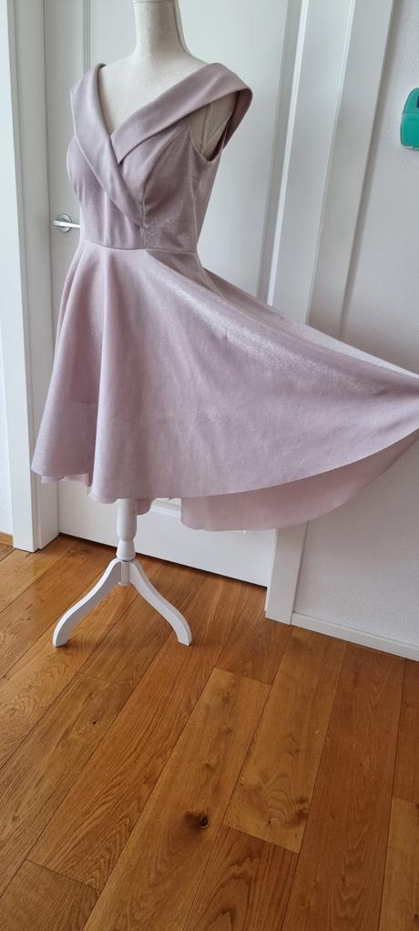 Spoločenské šaty, 42