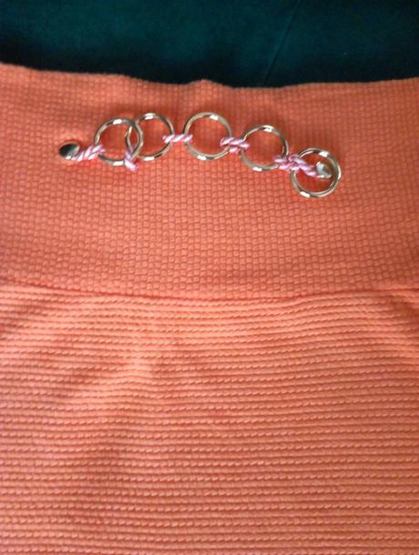 Marhulkove body s retiazkou, s