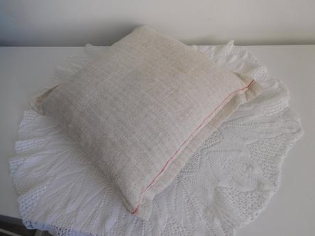 Vankúše menšie , vačšie, podlhovasté,, 