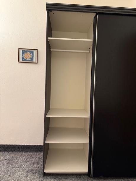 Šatníková skriňa,