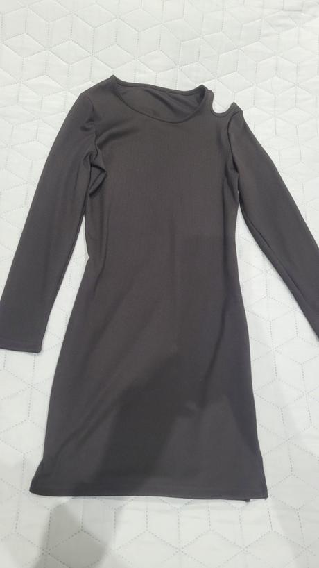 Čierne dievčenské šaty, 146