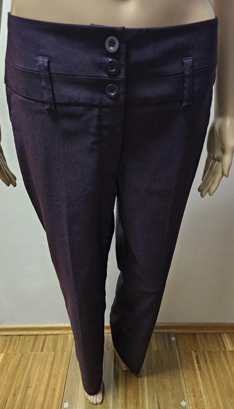 Elegantný kostým, 38