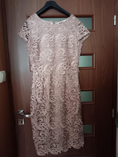 Čipkované šaty, 36