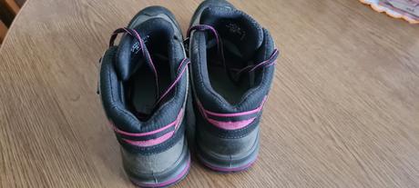 Turisticke topanky, 36