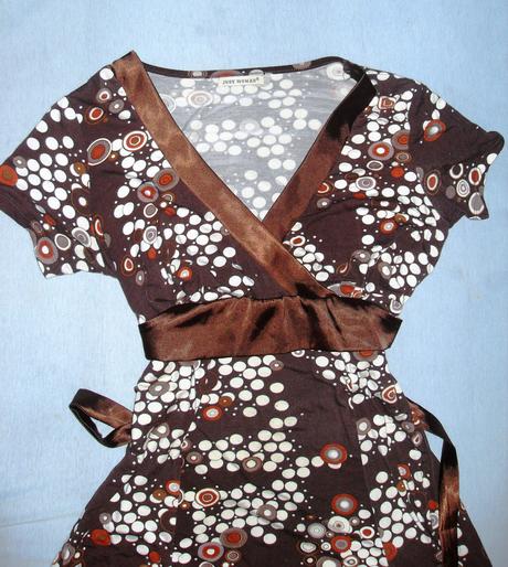 Šaty so saténovou mašľou aj pre tehuľky, m