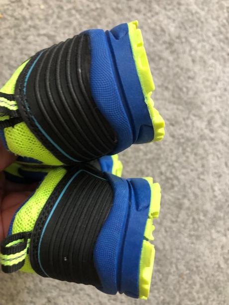 Turistické tenisky, 28