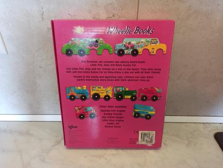 Wheelie book pack - leporela s kolieskami v anglic,
