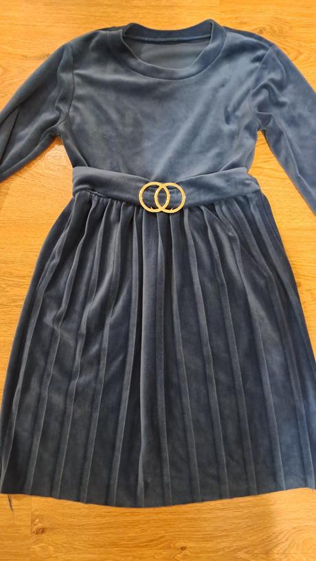 Sametové šaty, 134