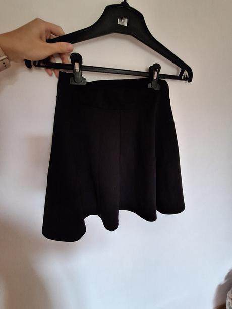 Basic čierna sukňa, xs