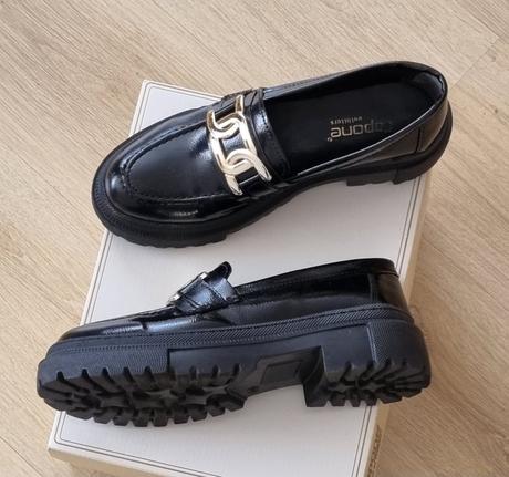 Čierne mokasiny, 41