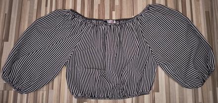 Pekné krátke tričko, s