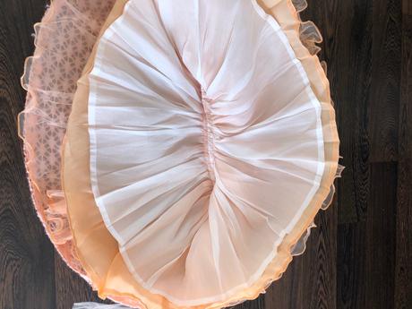 Slávnostné šatky, 74